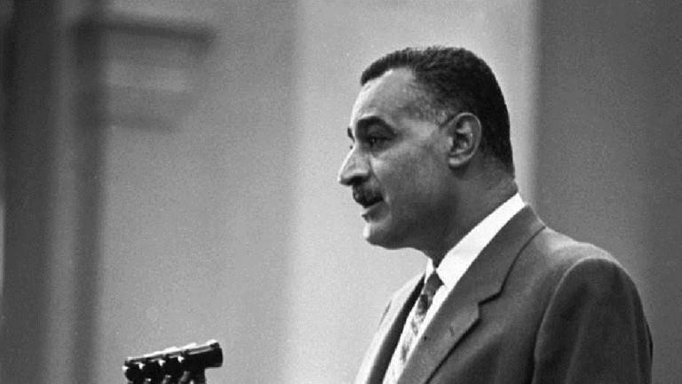 بالصور۔۔۔ سيارة عبد الناصر تظهر وتتزين بعلم الوحدة بين مصر وسوريا