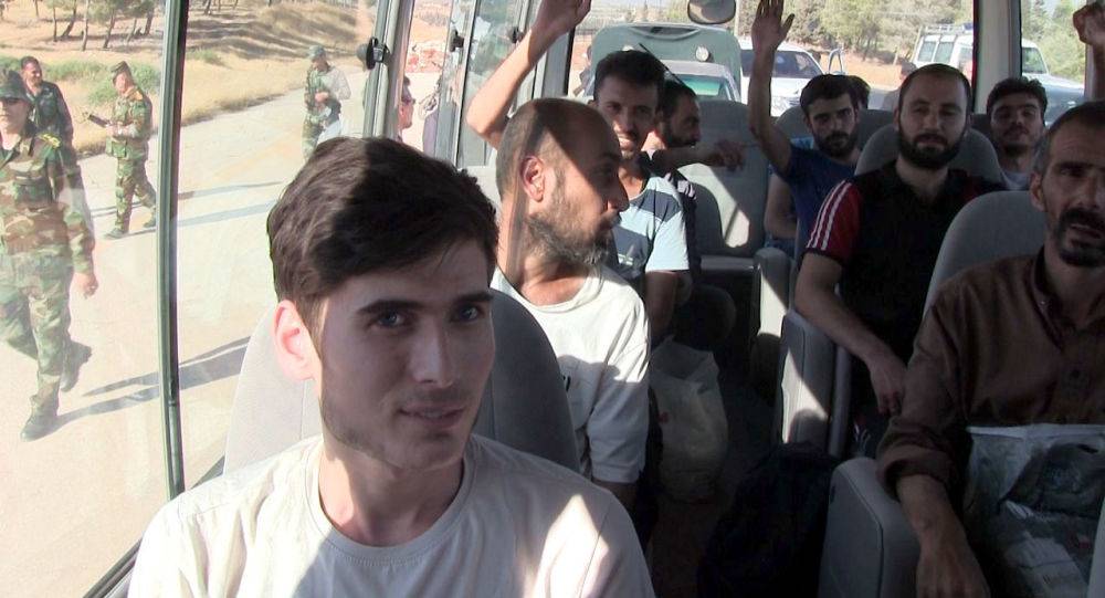 تحرير جنديين سوريين و13 مدنيا كانت اختطفتهم "جبهة النصرة" منذ سنوات