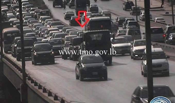 تصادم بين 3 مركبات على جسر الدورة المسلك الشرقي وحركة المرور كثيفة