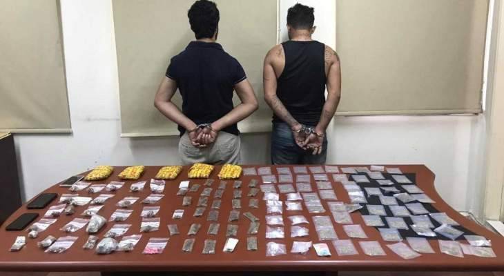 شعبة المعلومات توقف مروجي مخدرات في محلة الطيونة وتضبط بحوزتهما كميات منها