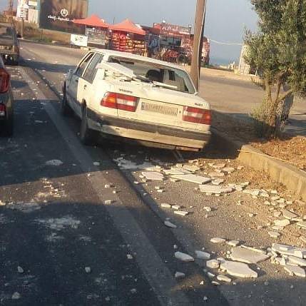 سقوط حمولة شاحنة على أوتوستراد كفرعبيدا – جبيل! (صور)