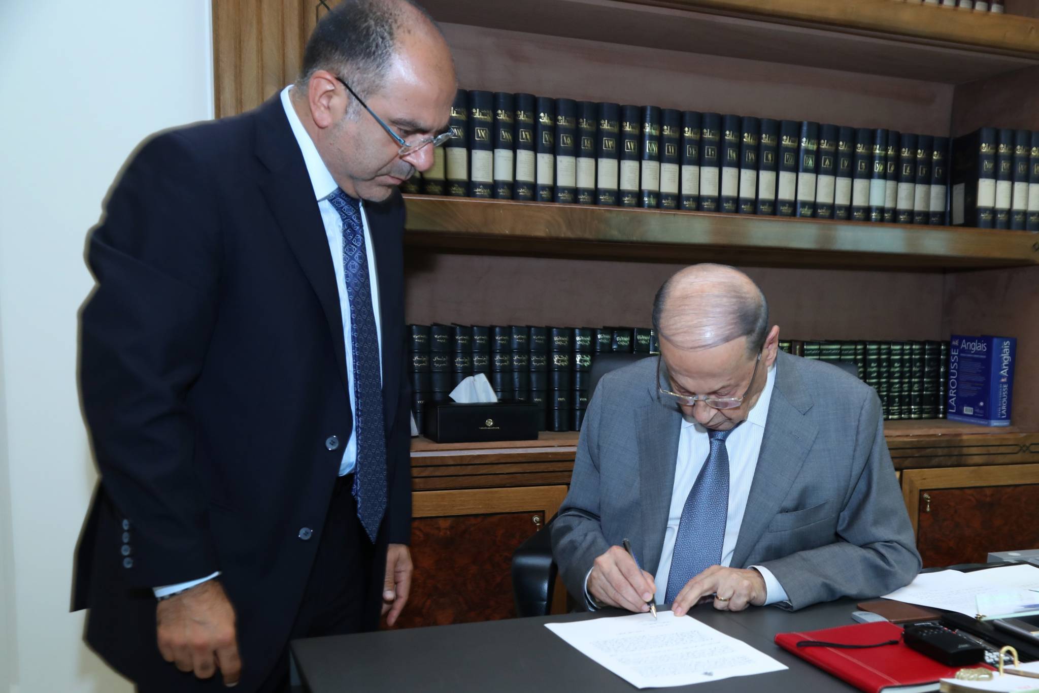 توقيع الرئيس عون على الموازنة والبدء بالدفع والجبايات رغم الاحداث الخطيرة