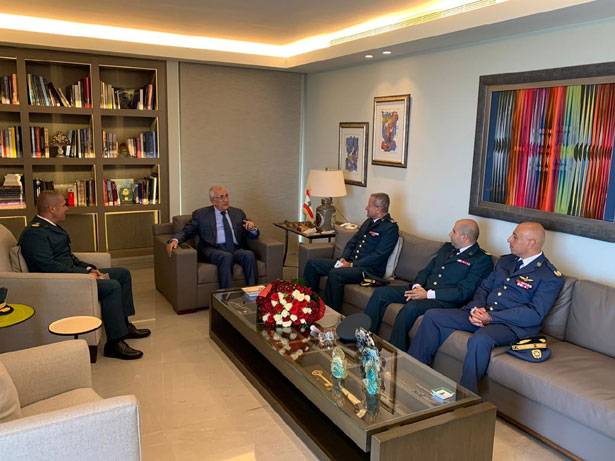 سليمان استقبل وفدا من قيادة الجيش مهنئا