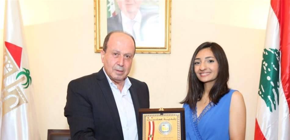 نالت المرتبة الأولى في لبنان.. هكذا كُرّمت الطالبة "دومينيك"!