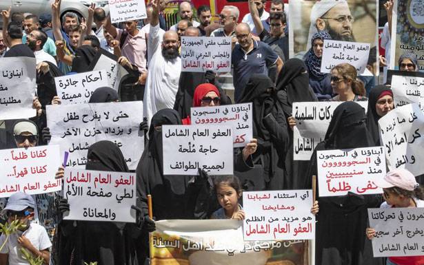 أهالي موقوفي عبرا يعتصمون مطالبين

بعفو عام شامل لا يستثني أحداً