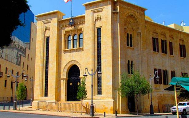هل يعيد مجلس النواب تفسير المادة 95 على قاعدة التقاسم الطائفي في الدولة؟