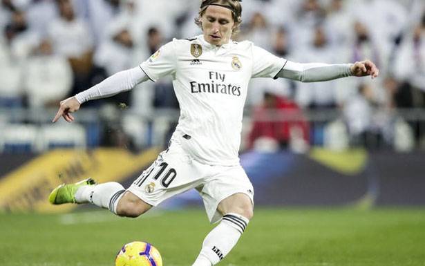 مودريتش يدعم صلاح ضد لوفرين
