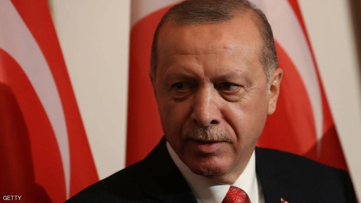 أردوغان يخفض الفائدة رغم تحذيرات من 