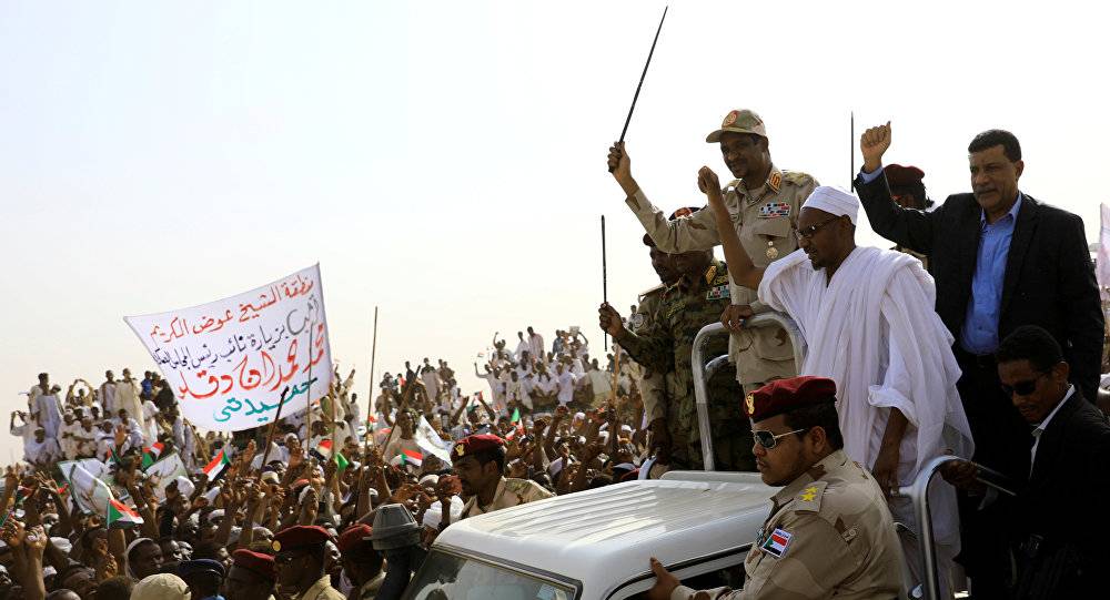 إعلامي سوداني يحذر من الإفراط في التفاؤل بتوقيع الاتفاق مع "العسكري"