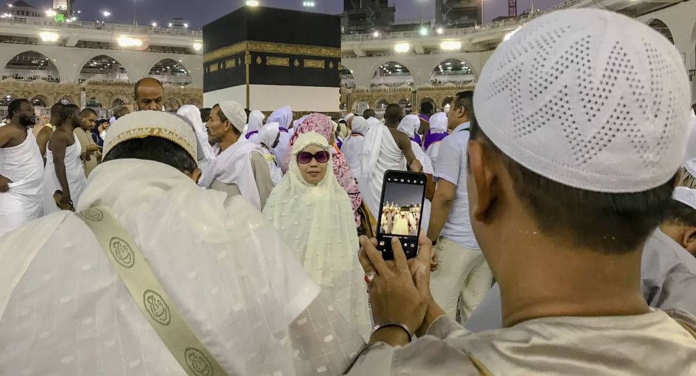 وصول ذوي ضحايا حادث نيوزيلندا الإرهابي إلى المملكة لأداء فريضة الحج (فيديو)