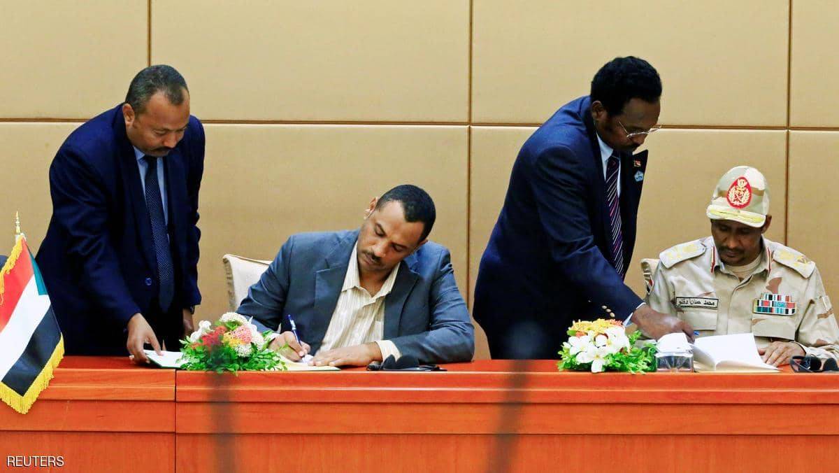 السودان.. ماذا يعني توقيع الإعلان الدستوري بالأحرف الأولى؟