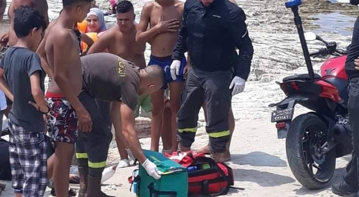 الدفاع المدني: إصابة امرأة جراء تعرضها للإنزلاق من على صخور شاطئ الروشة