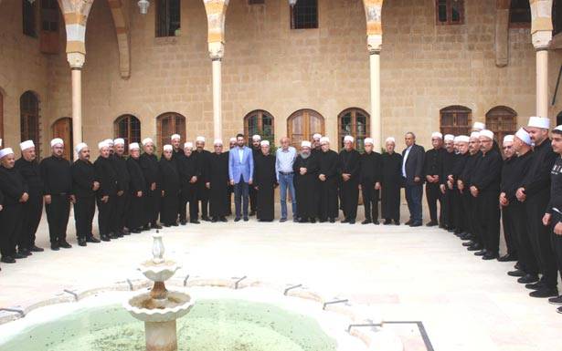 جنبلاط التقى هيئة ومشايخ العرفان :

نــدعـــم المؤسسة في كـــلّ المجالات