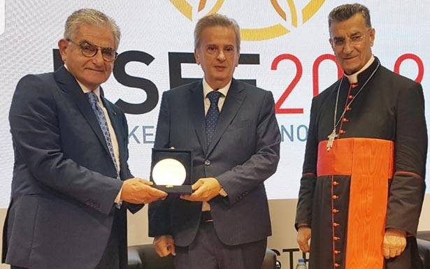 سلامة في منتدى بكركي: الكلام عن ان لبنان بخطر الإفلاس

غير مبرر علمياً وبالأرقام والفوائد لا تنخفض الا بإصلاح مالي وتوافق سياسي