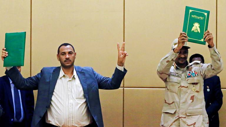 حزب البشير ينتقد الإعلان الدستوري في السودان