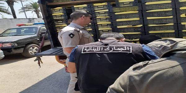 الجمارك تحجز 7 أطنان من الموز و9 أطنان من العنب المهربين..