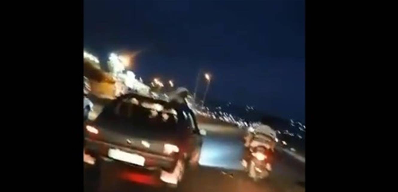 في لبنان.. فيديو صادم لكلب وهو مُقيّد على سطح سيارة!