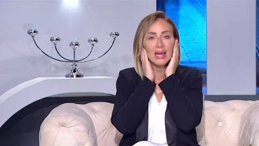 ريهام سعيد أطلّت للمرة الأولى بعد مرضها بالدموع: أنا الآن لم يعد لدي أذنين! (فيديو)