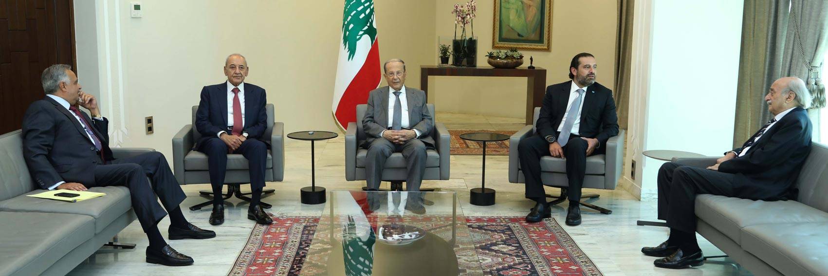 يوم طويل : اجتماع مصغر في السراي وموسع في بعبدا واجتماع مصالحة بين جنبلاط وارسلان
سماحة السيد حسن نصرالله ساهم بأكثرية الجهد للحل والمصالحة