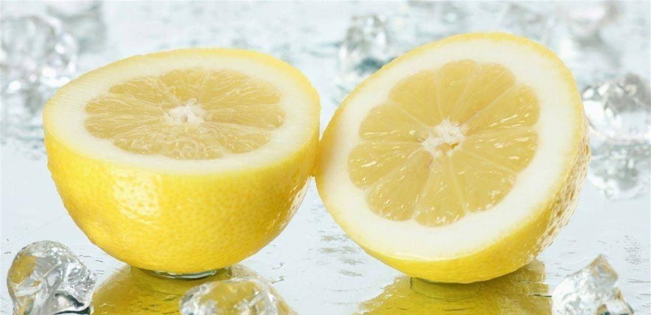جرّبي حيلة الليمون لإزالة رائحة العرق نهائياً!