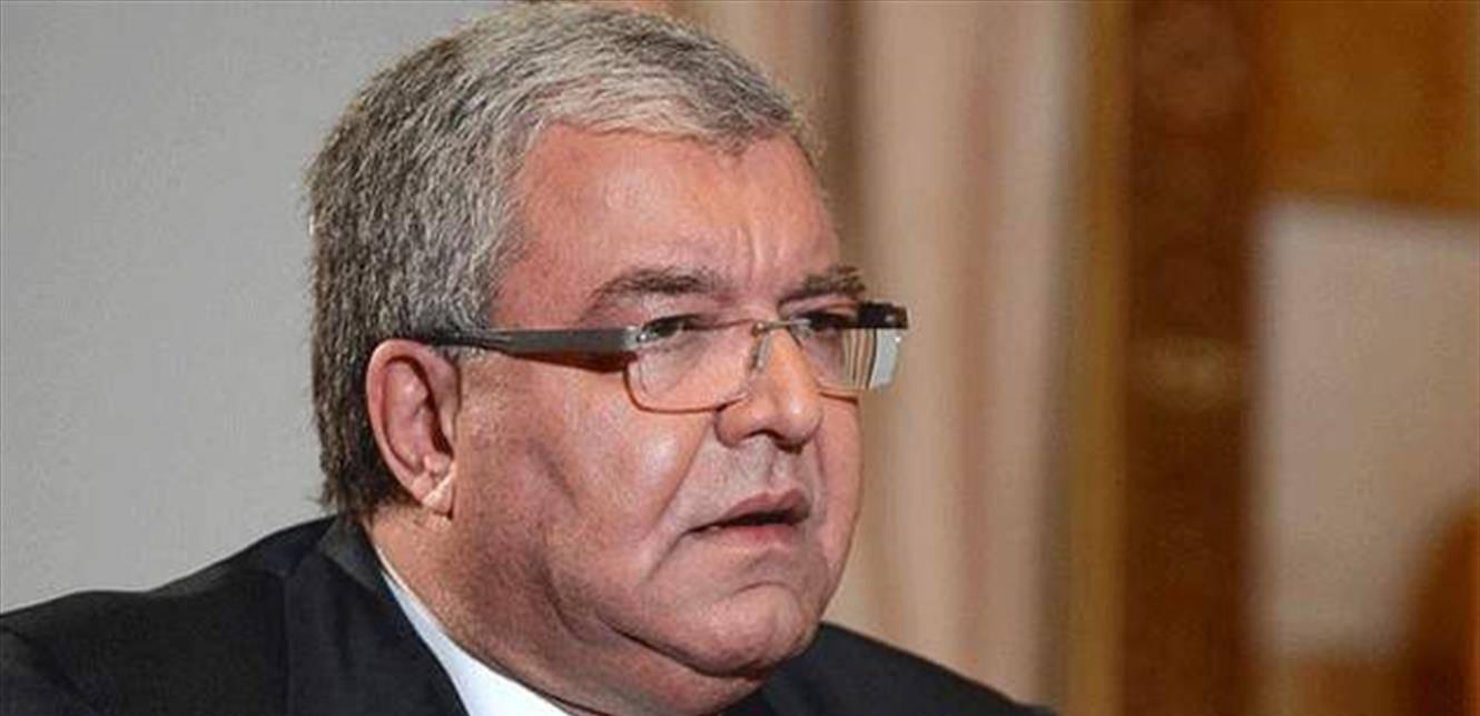نهاد المشنوق لجنبلاط: معك إلى يوم الحرية