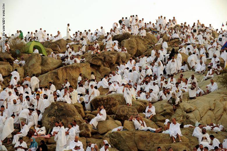 أكثر من مليوني حاج على صعيد عرفات لأداء ركن الحج الأعظم