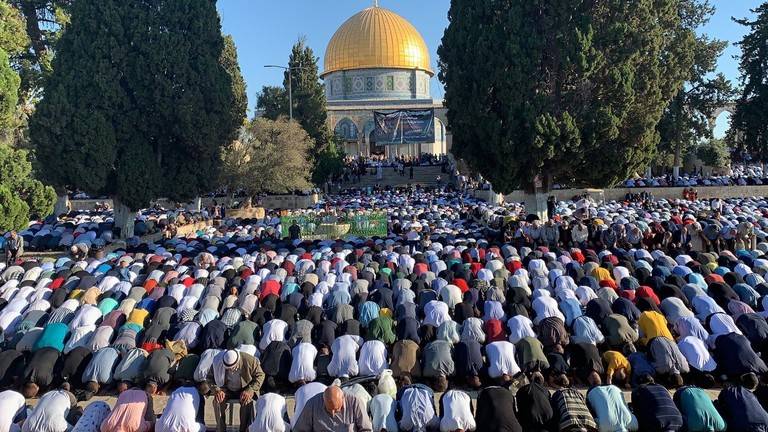 الرئاسة الفلسطينية تدين اقتحام الشرطة الإسرائيلية للأقصى