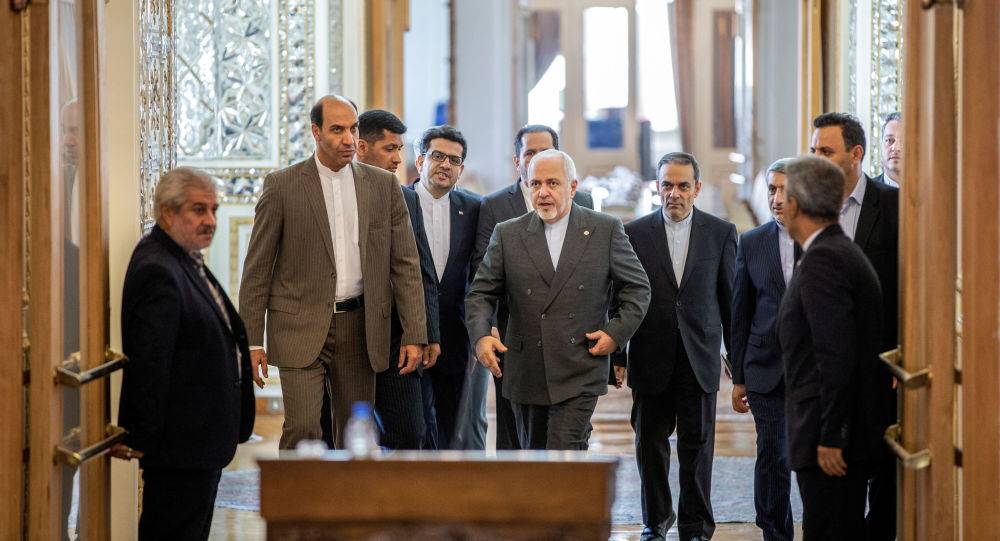 وزير الخارجية الإيراني يلتقي نظيره القطري في الدوحة