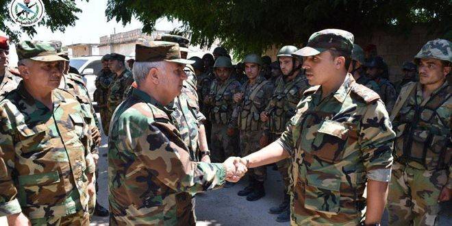وزير الدفاع السوري يزور بلدة استراتيجية في إدلب بعد طرد المسلحين منها