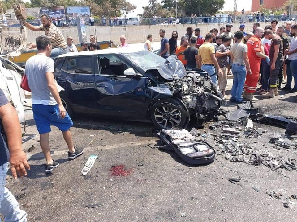 بالفيديو:مأساة كبيرة على طريق المطار .... قتيلين وعشر جرحى!