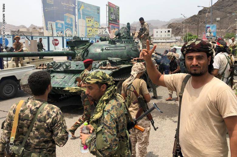 الخارجية اليمنية تصف أحداث عدن بـ"الانقلاب على الشرعية".. والانتقالي يطوق قصر المعاشيق