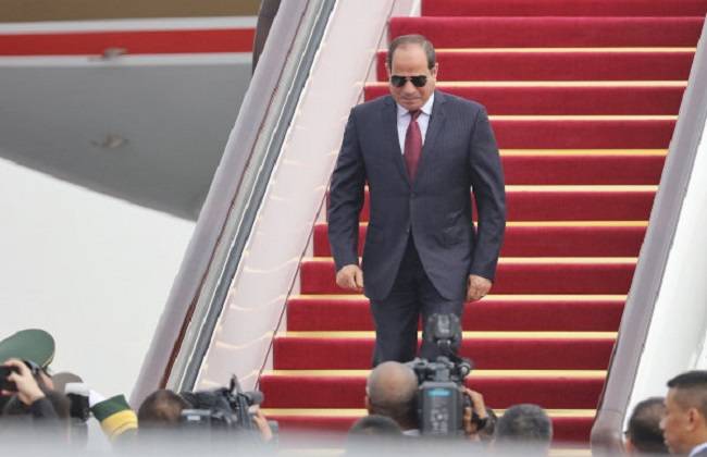 السيسي يزور الكويت... ونائبة تتحدث عن "مفاجأة من العيار الثقيل"