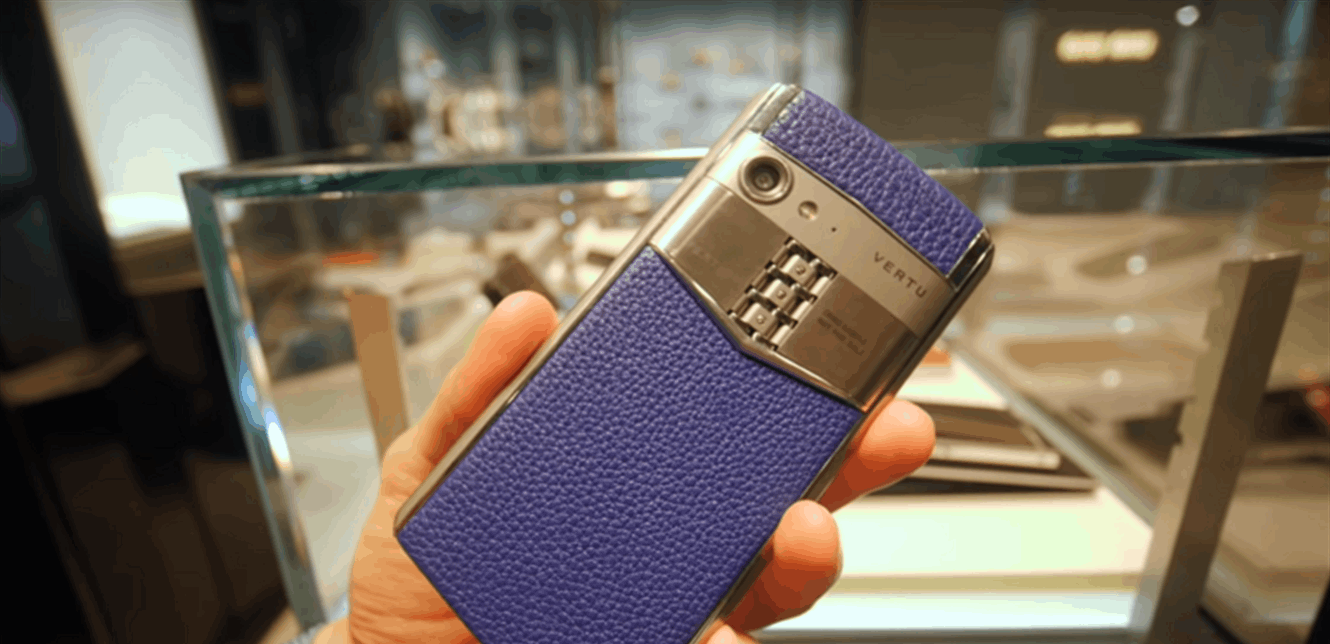 مخصص لرجال الأعمال.. تعرف الى هاتف Vertu Aster P الفاخر