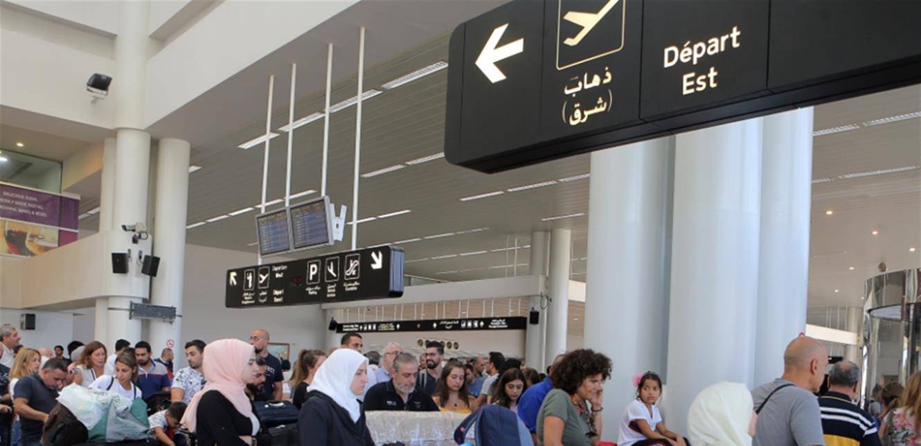 للمسافرين: الزحمة في المطار صادمة.. هذا الفيديو وثّق كل شيء!