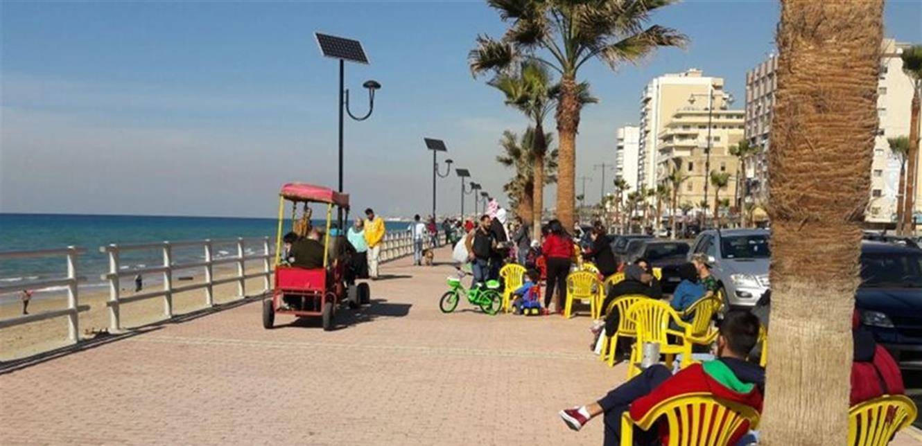 لحقه بالعصا وضربه.. ماذا جرى على كورنيش صيدا؟