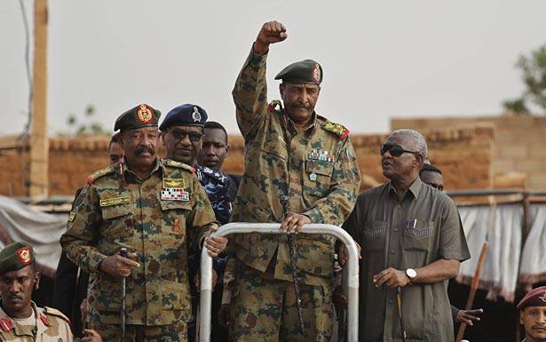 استنفار في السودان...«العسكري» يُنزل قوات في الخرطوم