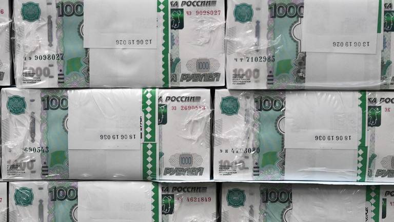 روسيا تجمع 20 مليار روبل من إصدار السندات رغم تقلبات السوق