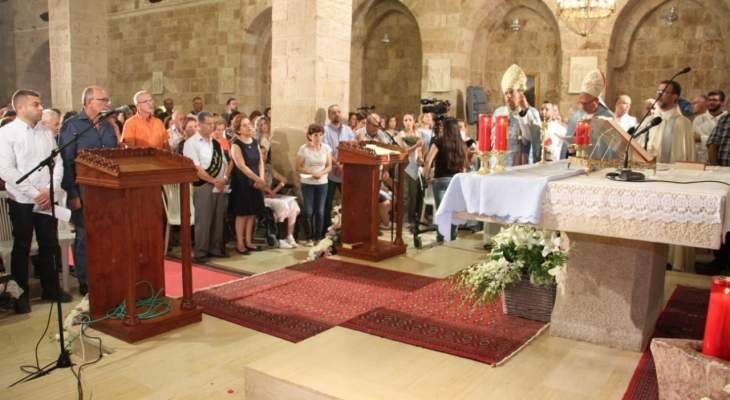 نفاع بقداس عيد انتقال السيدة العذراء: يحاولون طمرنا بالنفايات عمدا