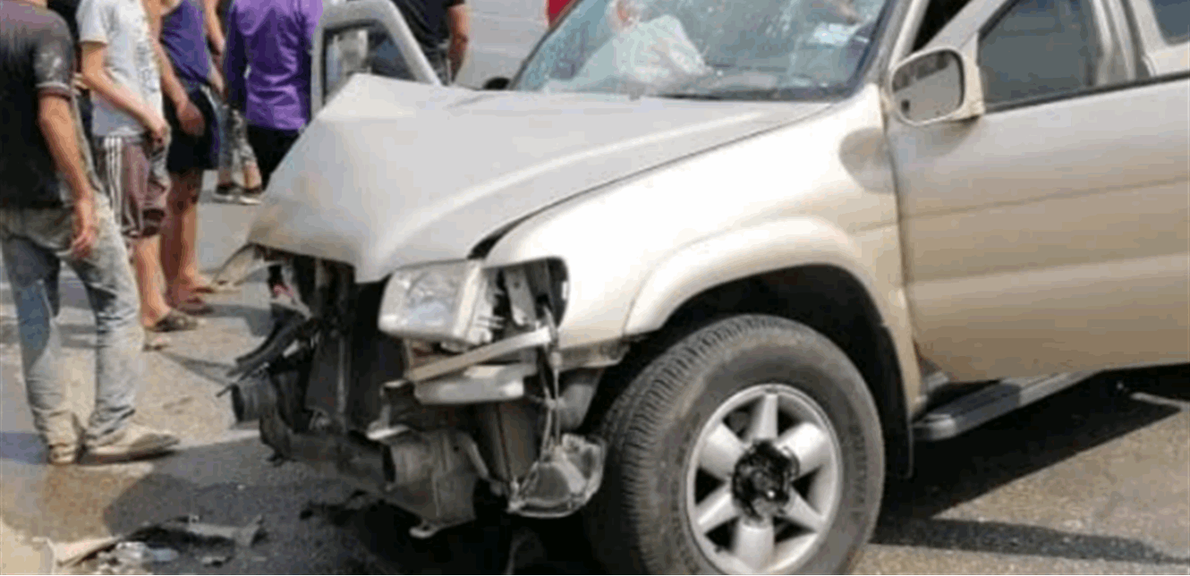 في عكّار: اصطدمت السيّارة بالعمود.. والحصيلة 3 جرحى! (صورة)