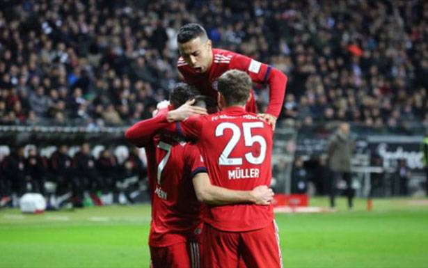 ميركاتو بايرن الباهت يغري دورتموند

لانتزاع عرش الدوري الألماني
