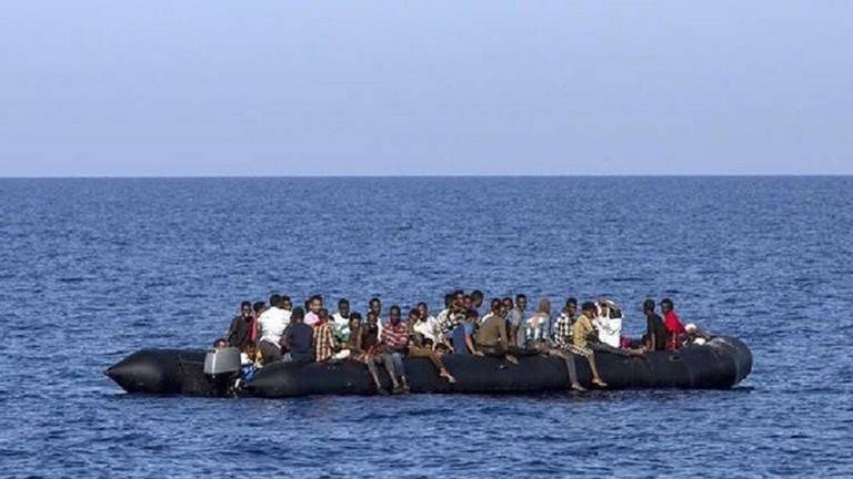 إنقاذ مئات المهاجرين قبالة الساحل الليبي