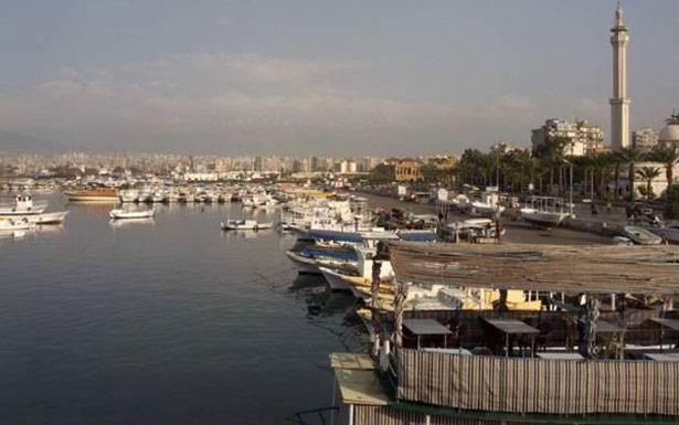 ترميم الكورنيش البحري في الميناء ما زال «كلام بكلام»...