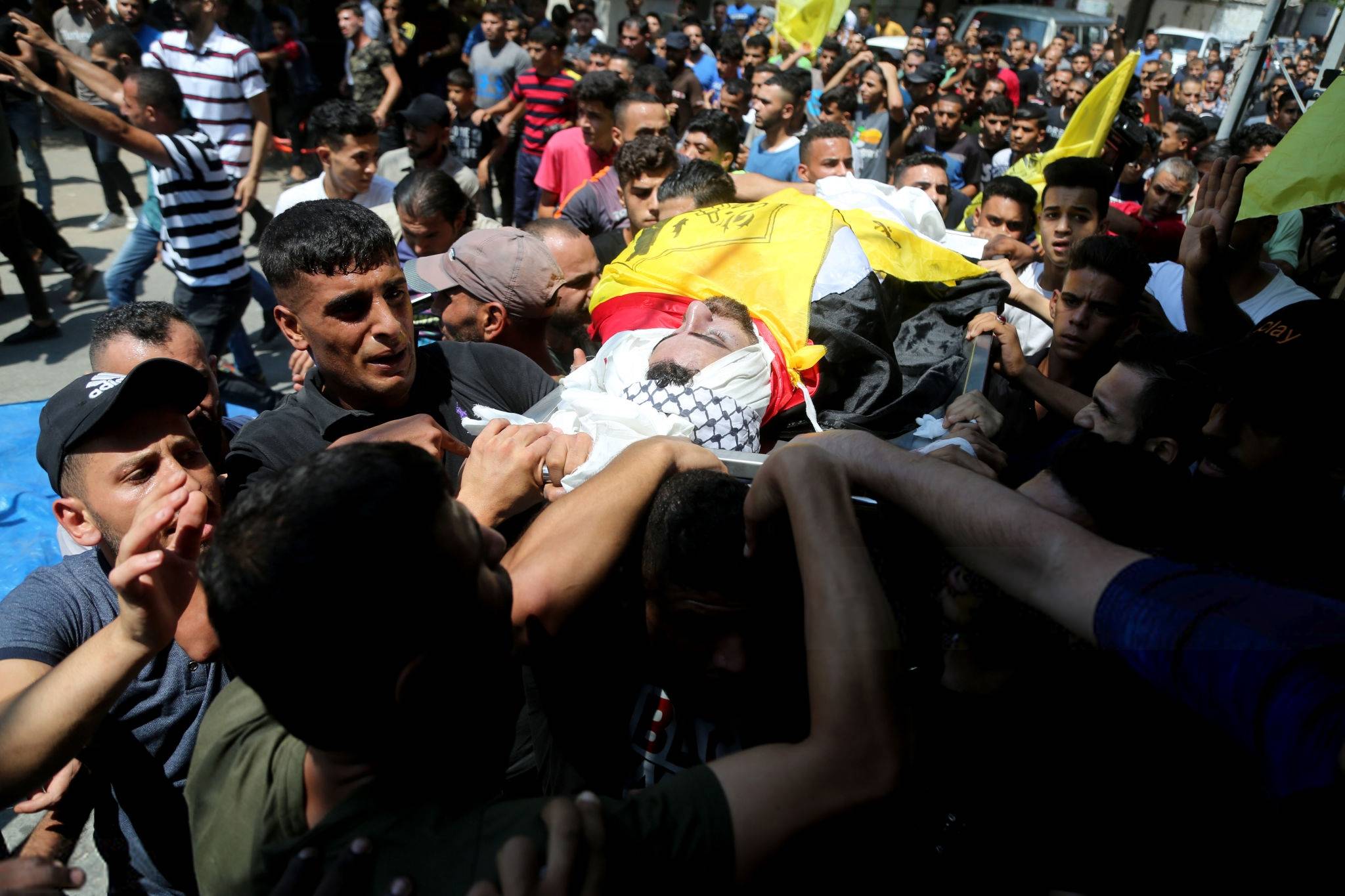 استشهاد 3 فلسطينيين ونتنياهو يهدد بعملية عسكرية واسعة