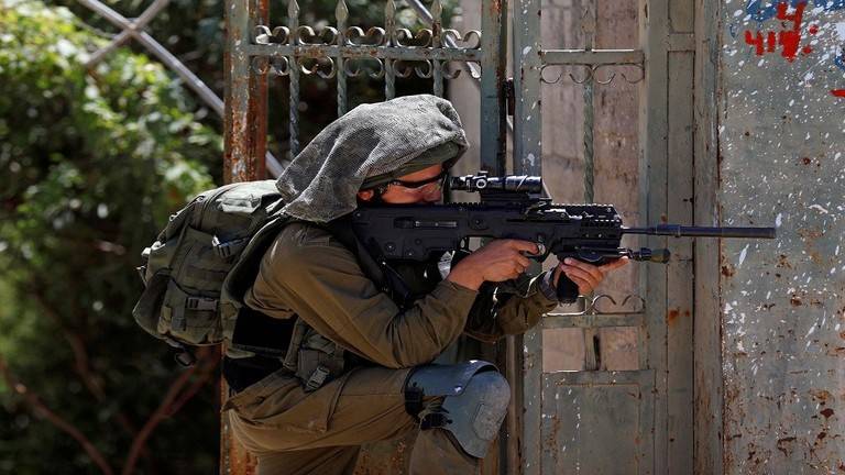 إصابة عدد من الفلسطينيين في نابلس عقب اقتحام المستوطنين قبر يوسف