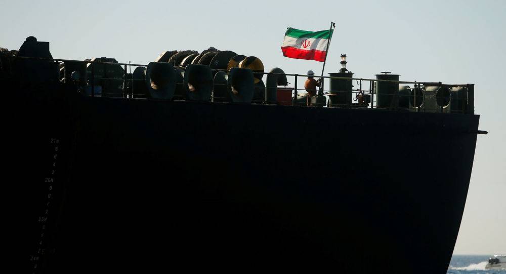 إيران تكشف عن تعرض ناقلة نفط جديدة لحادث في البحر الأحمر