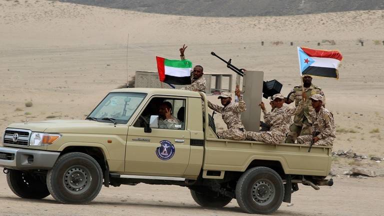 رويترز: قوات "الانتقالي الجنوبي" تسيطر على قاعدتين عسكريتين قرب ميناء عدن