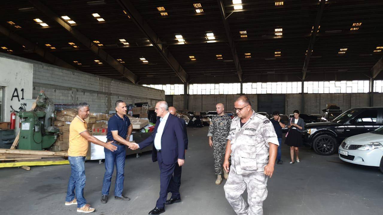 وزير المالية قام بجولة مفاجئة في مرفأ بيروت: لا خيمة فوق رأس احد في الجمارك بعد اليوم وحق الدولة للدولة فقط