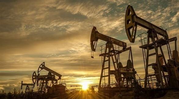 النفط ينخفض بفعل مخاوف اقتصادية بعد ارتفاع مخزون الوقود الأمريكي