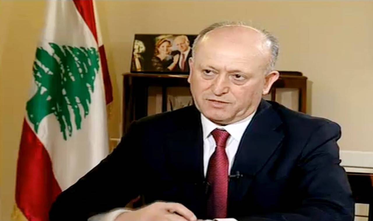 ريفي : الدولة هي من تدافع عن البلد
