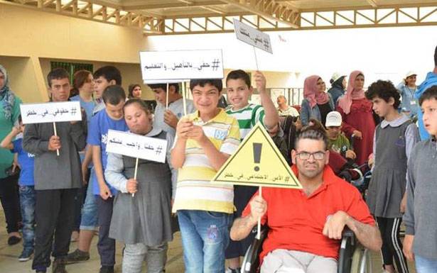 ذوو الإحتياجات الخاصة قطعوا الاوتوستراد البحري